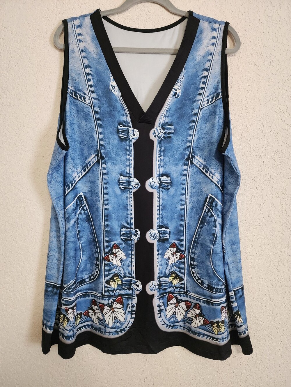 SHEIN Blue and Black Sleeveless V-Neck Tunic with Floral Hem